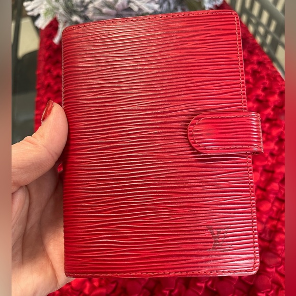 Authentic LOUIS VUITTON Red Epi Agenda cover/Wallet - Picture 10 of 13